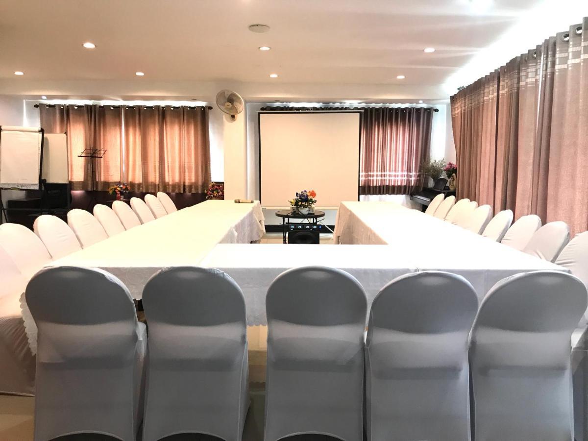 V Hotel Vientiane Bagian luar foto