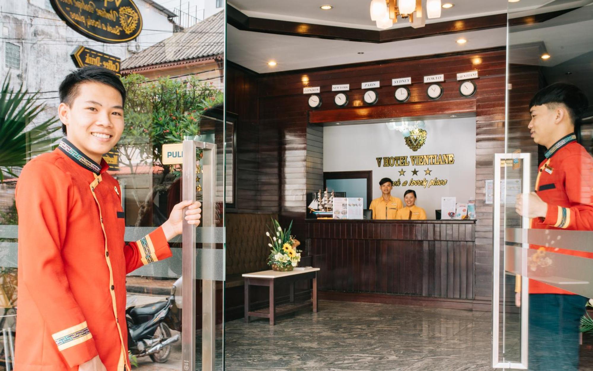 V Hotel Vientiane Bagian luar foto