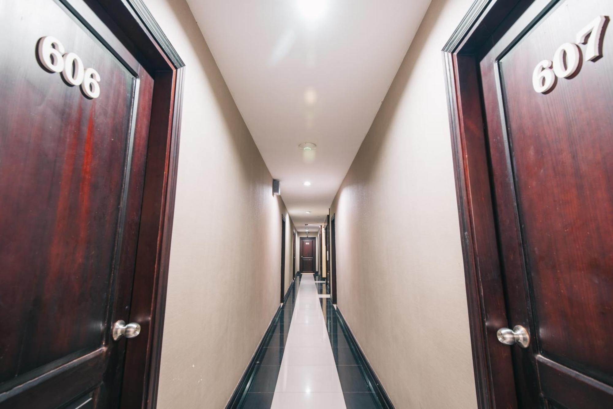 V Hotel Vientiane Bagian luar foto