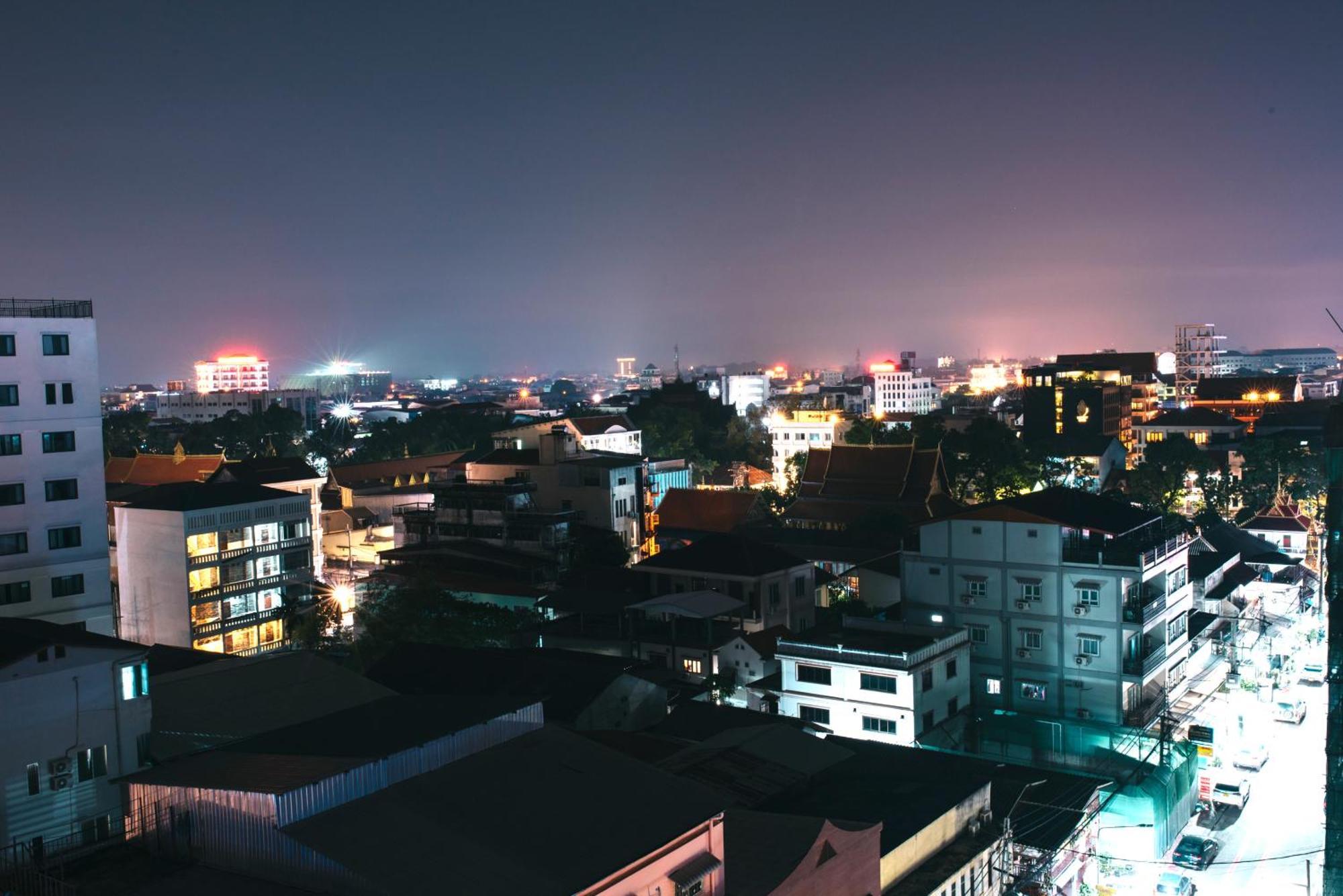 V Hotel Vientiane Bagian luar foto