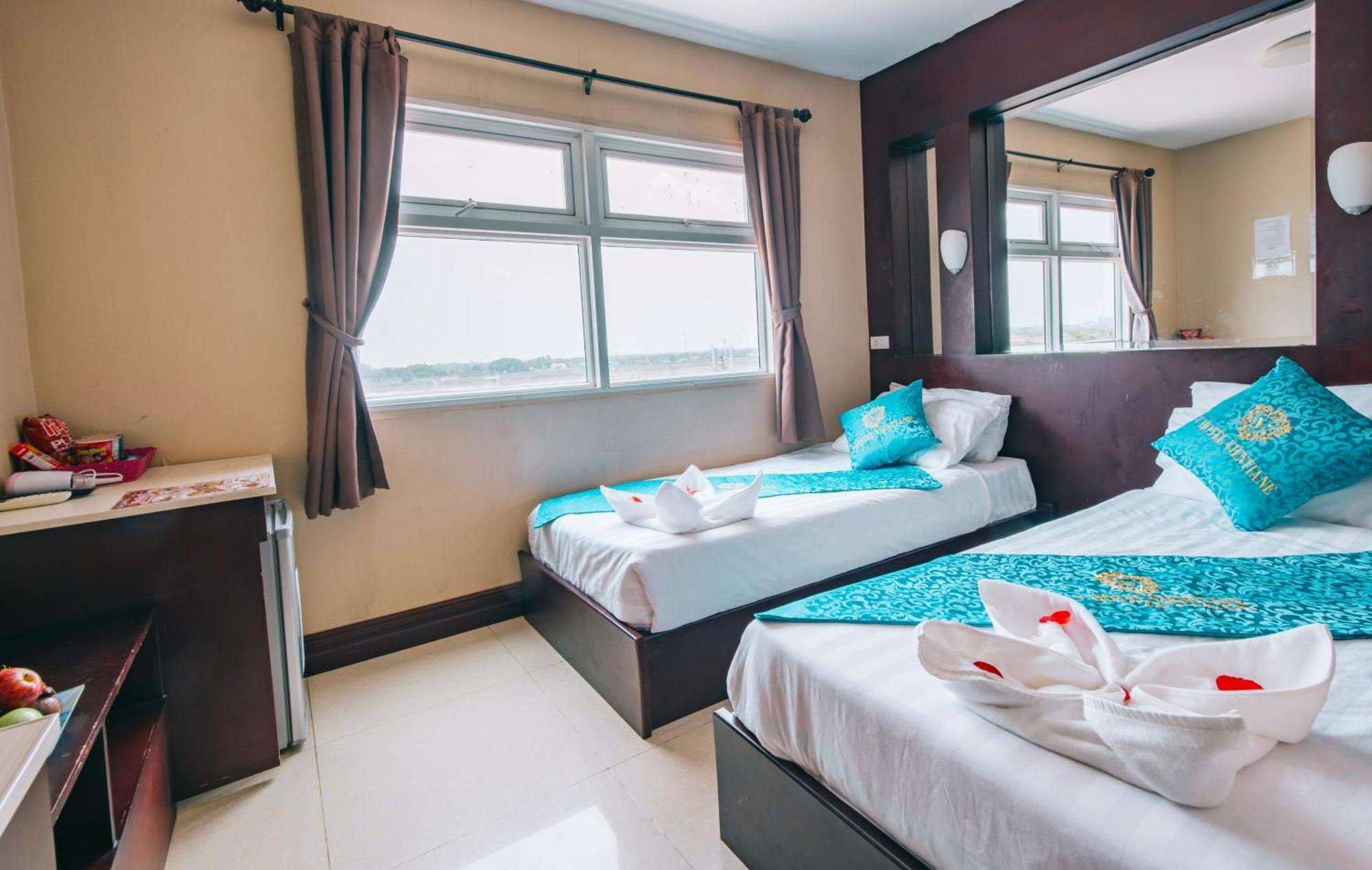 V Hotel Vientiane Bagian luar foto