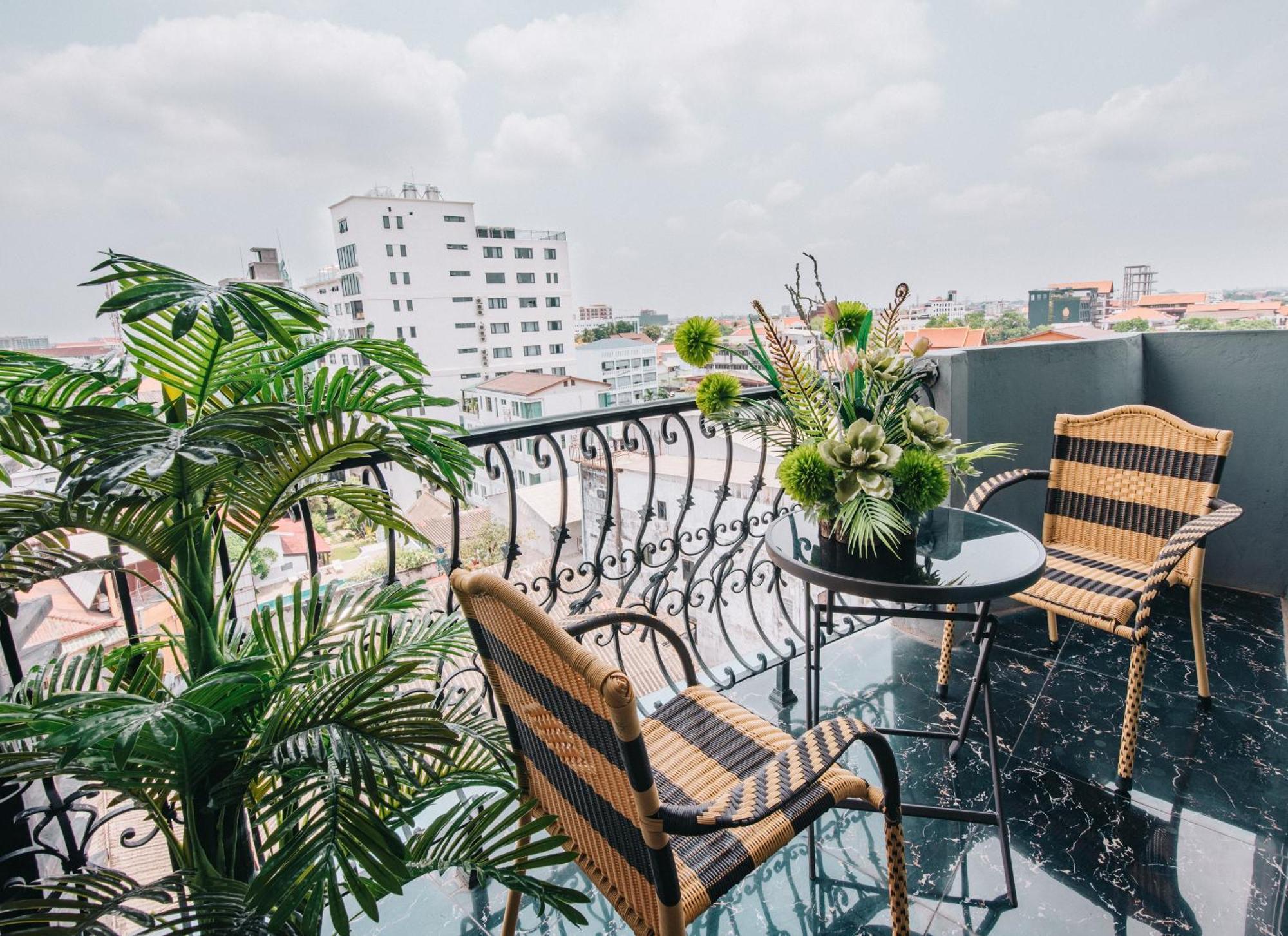 V Hotel Vientiane Bagian luar foto
